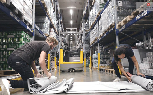 Voorbereidingen branddeken vorkheftruck