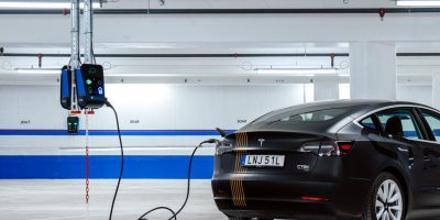 elektroauto-stockholm-ladestation-parkhaus-elektromobilitaet